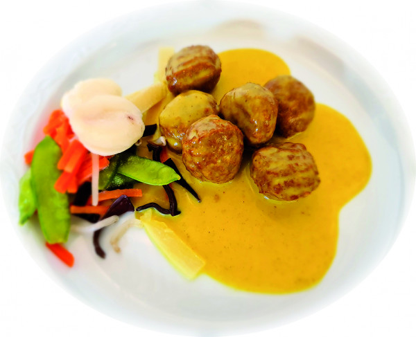 Sojabällchen in Currysauce